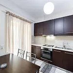Two Bedroom アパート ニキアナ